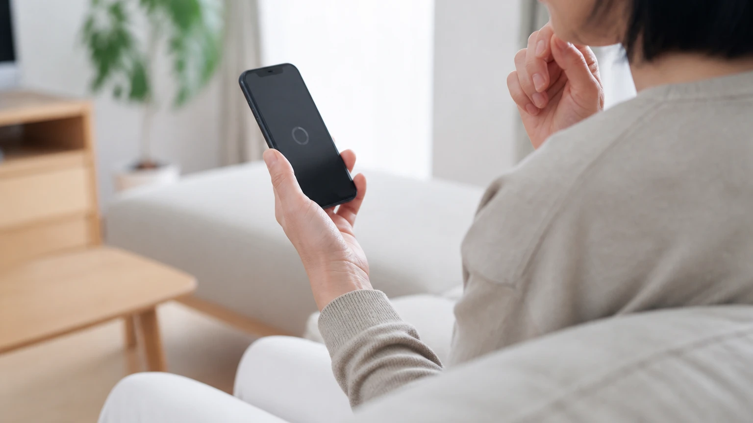 スマートフォンの設定画面が開けず困っている保護者
